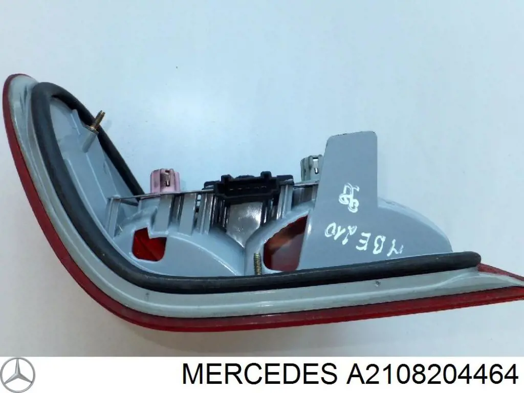 Купить 714098290282 Mercedes Фонарь задний правый, внешний