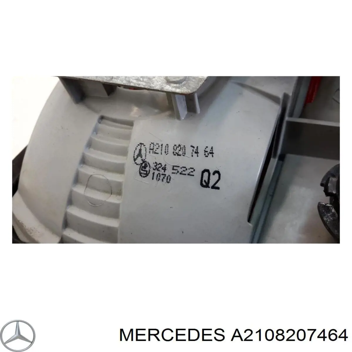Фонарь задний внутренний правый Mercedes 2108207664