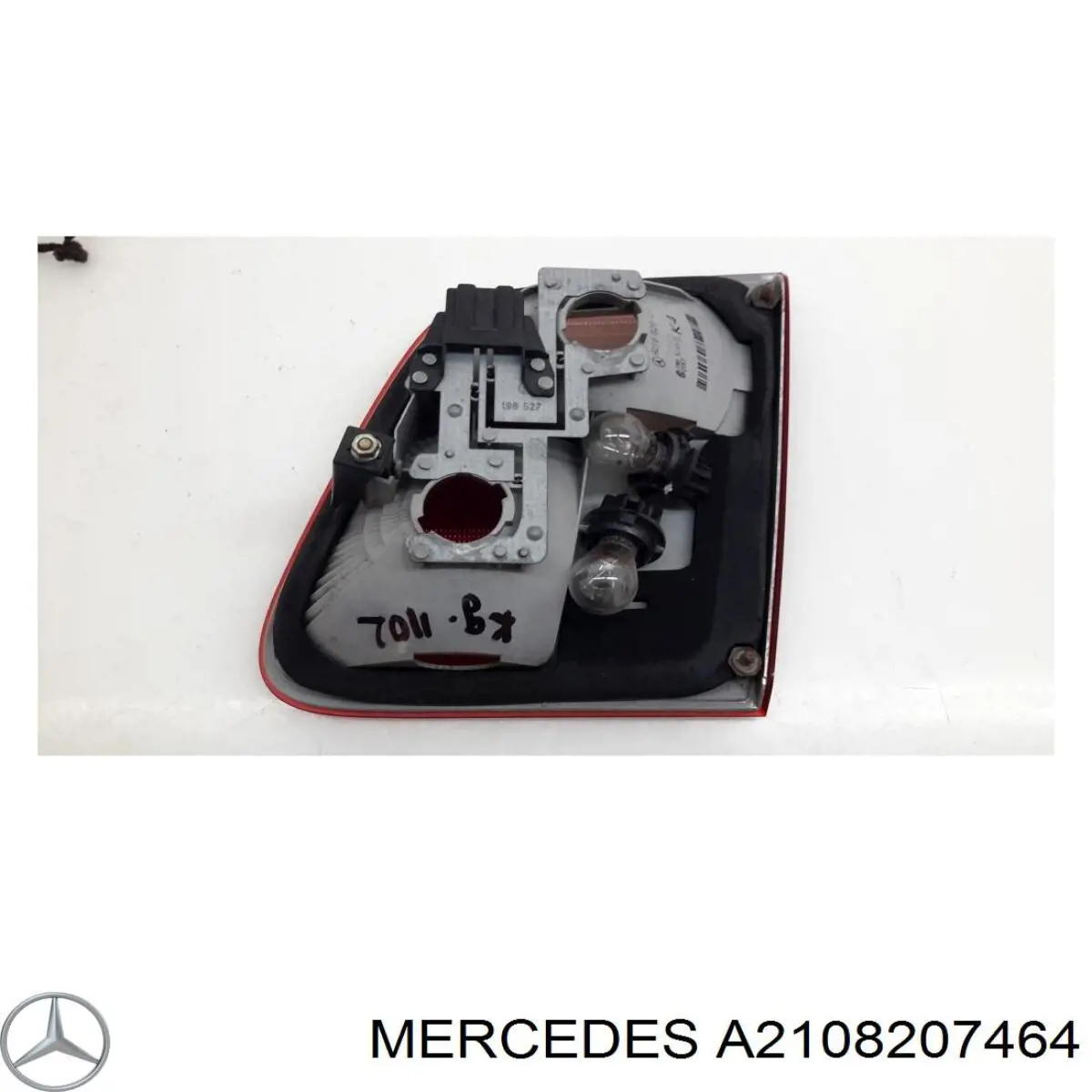 Фонарь задний внутренний правый Mercedes A2108207464