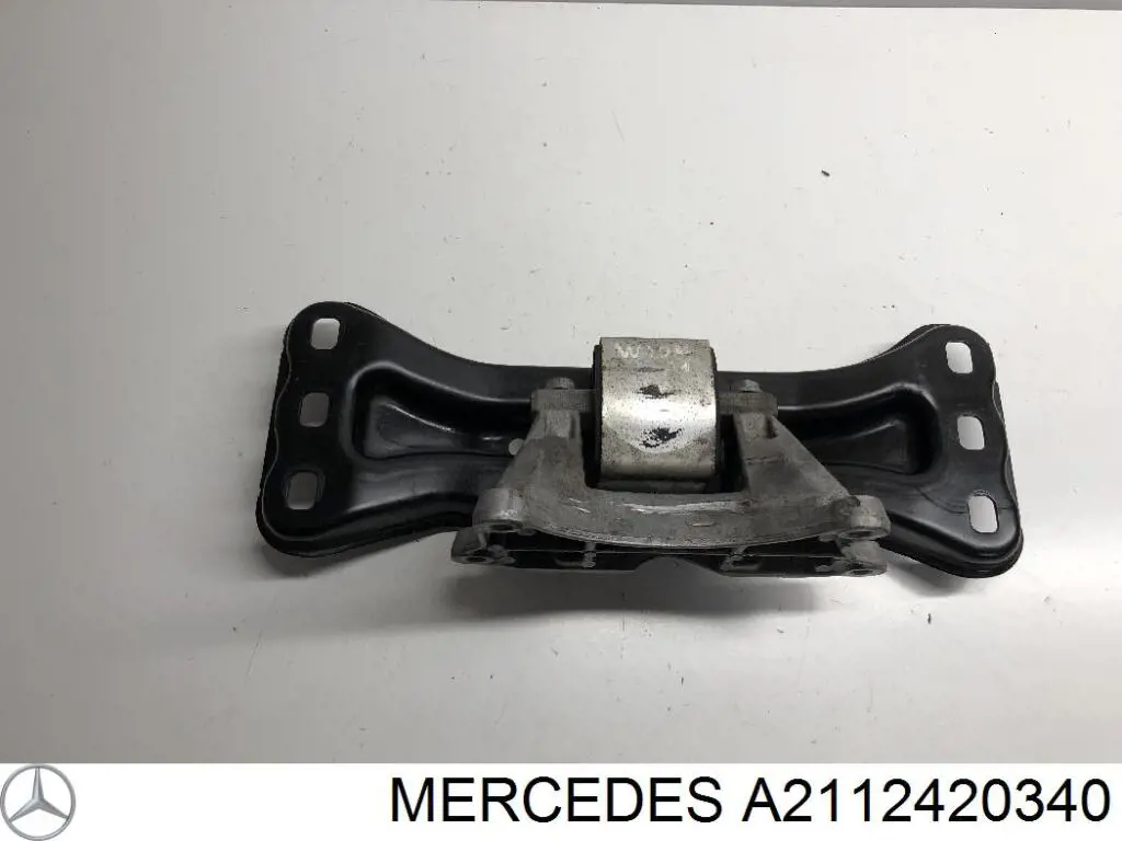 Кронштейн подушки КПП A2112420340 Mercedes