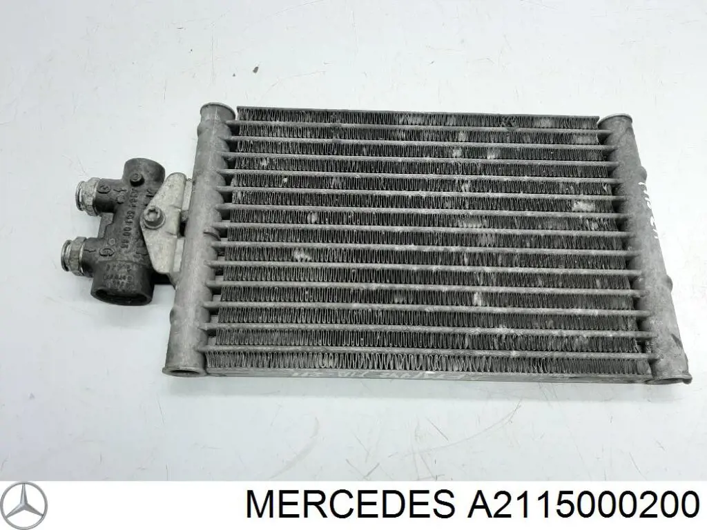 Радиатор охлаждения, АКПП/КПП на Mercedes E (S211)