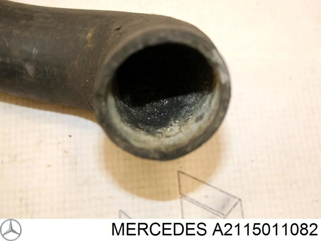 A2115011082 Mercedes mangueira (cano derivado inferior do radiador de esfriamento)