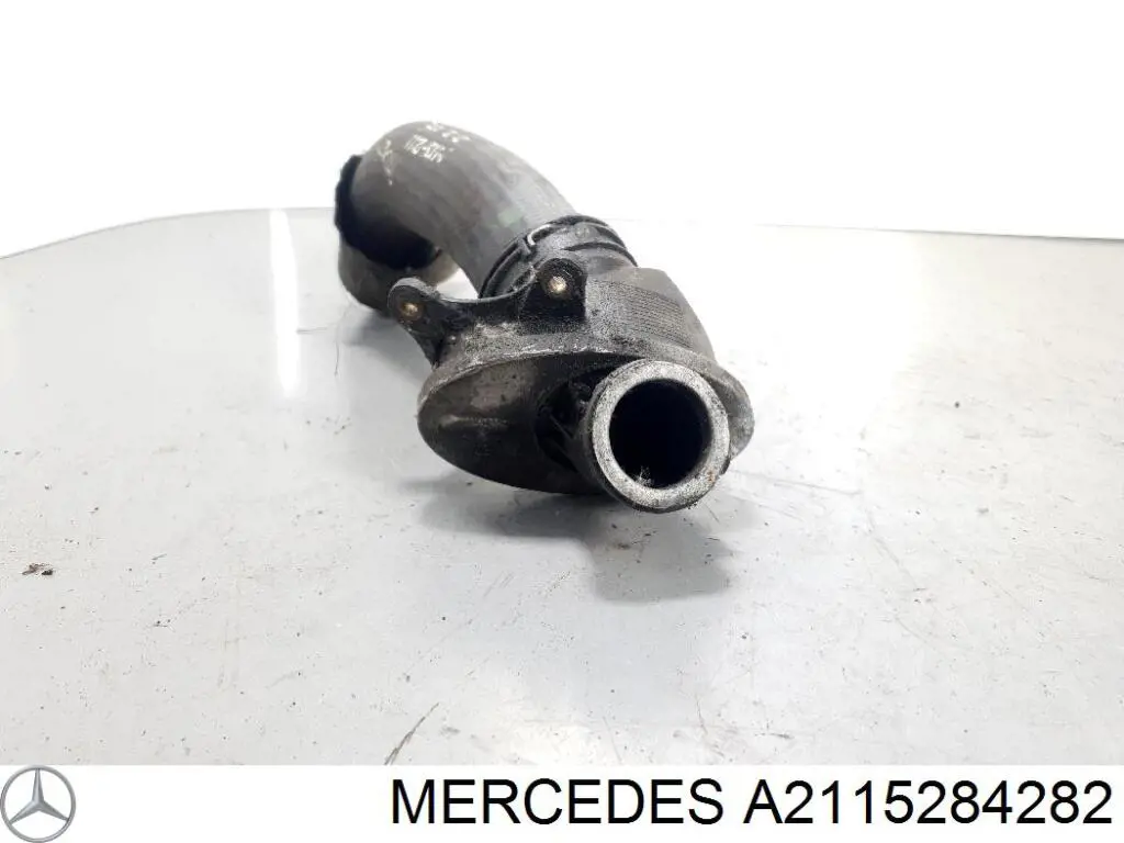 A2115284282 Mercedes шланг (патрубок интеркуллера правый)