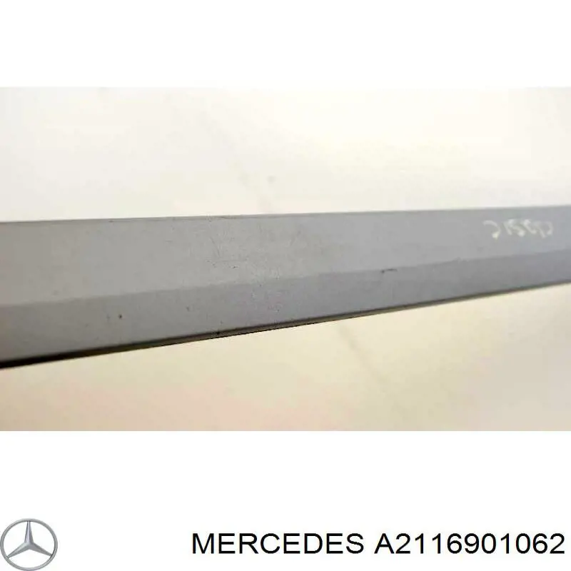 Молдинг двери передней правой A2116901062 Mercedes