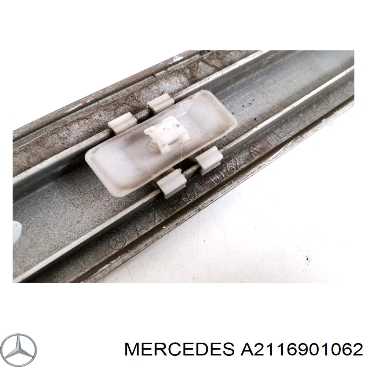Купить A2116901062 Mercedes Молдинг двери передней правой