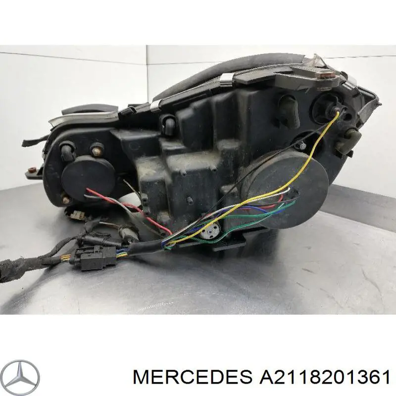 Купить 211820136164 Mercedes Фара левая передняя