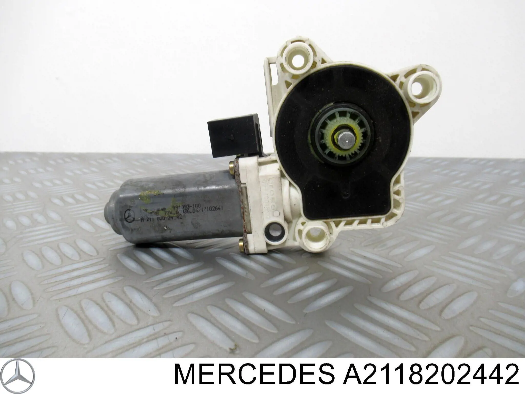 Мотор стеклоподъемника двери задней правой Mercedes A2118202442 цена, от 6.72 USD