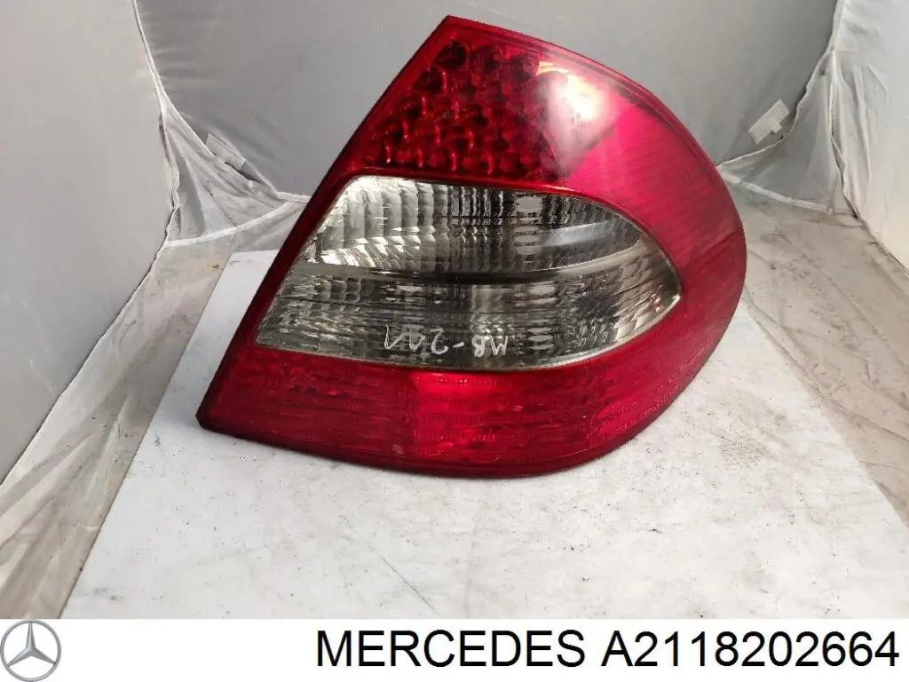 A2118202664 Mercedes Фонарь задний правый