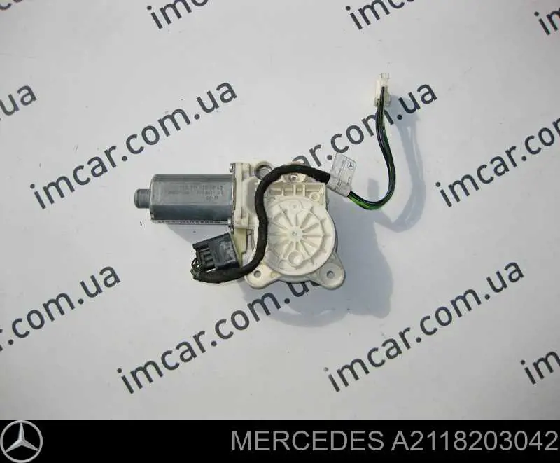 Мотор стеклоподъемника двери передней, правой MERCEDES A2118203042