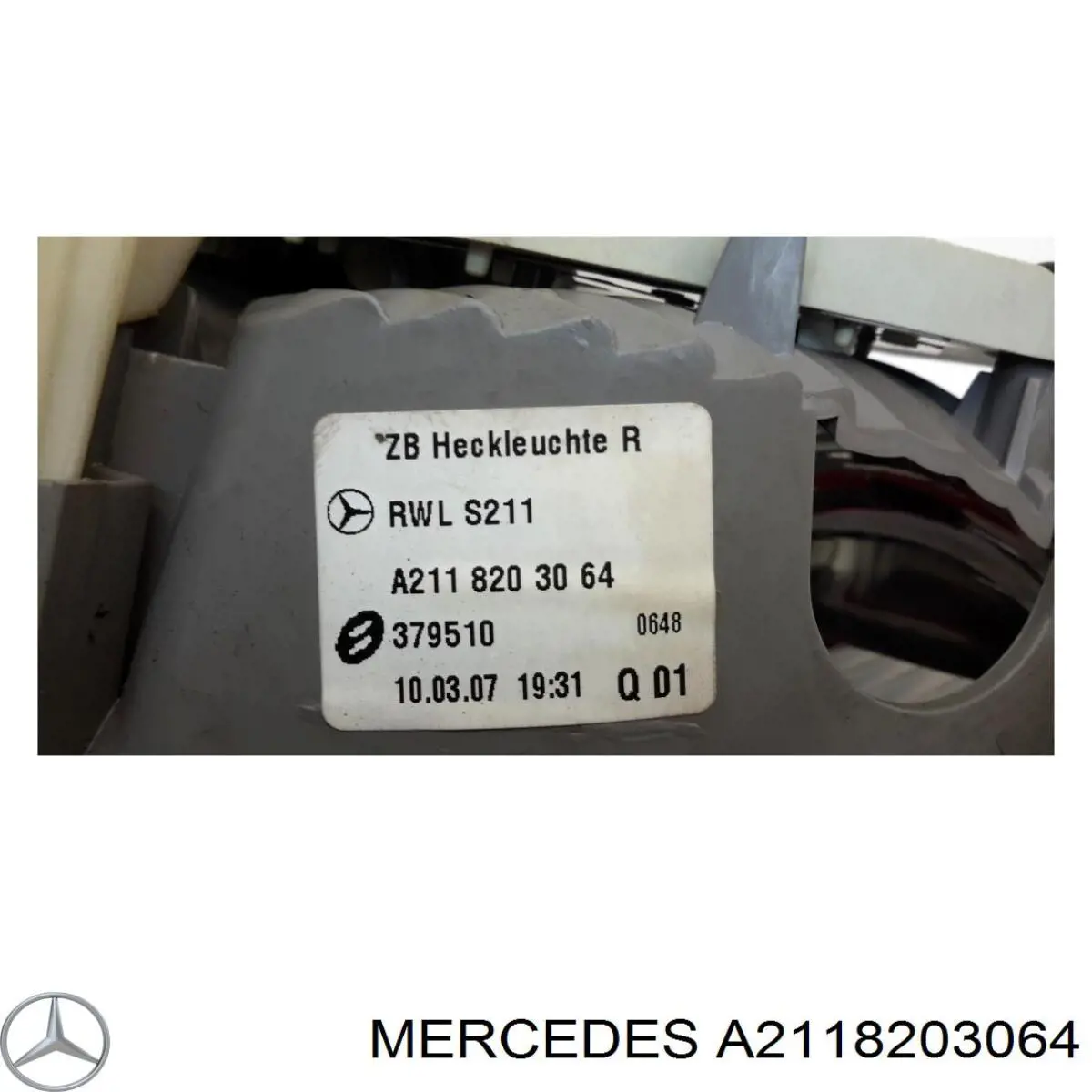 Фонарь задний правый внутренний A2118203064 Mercedes