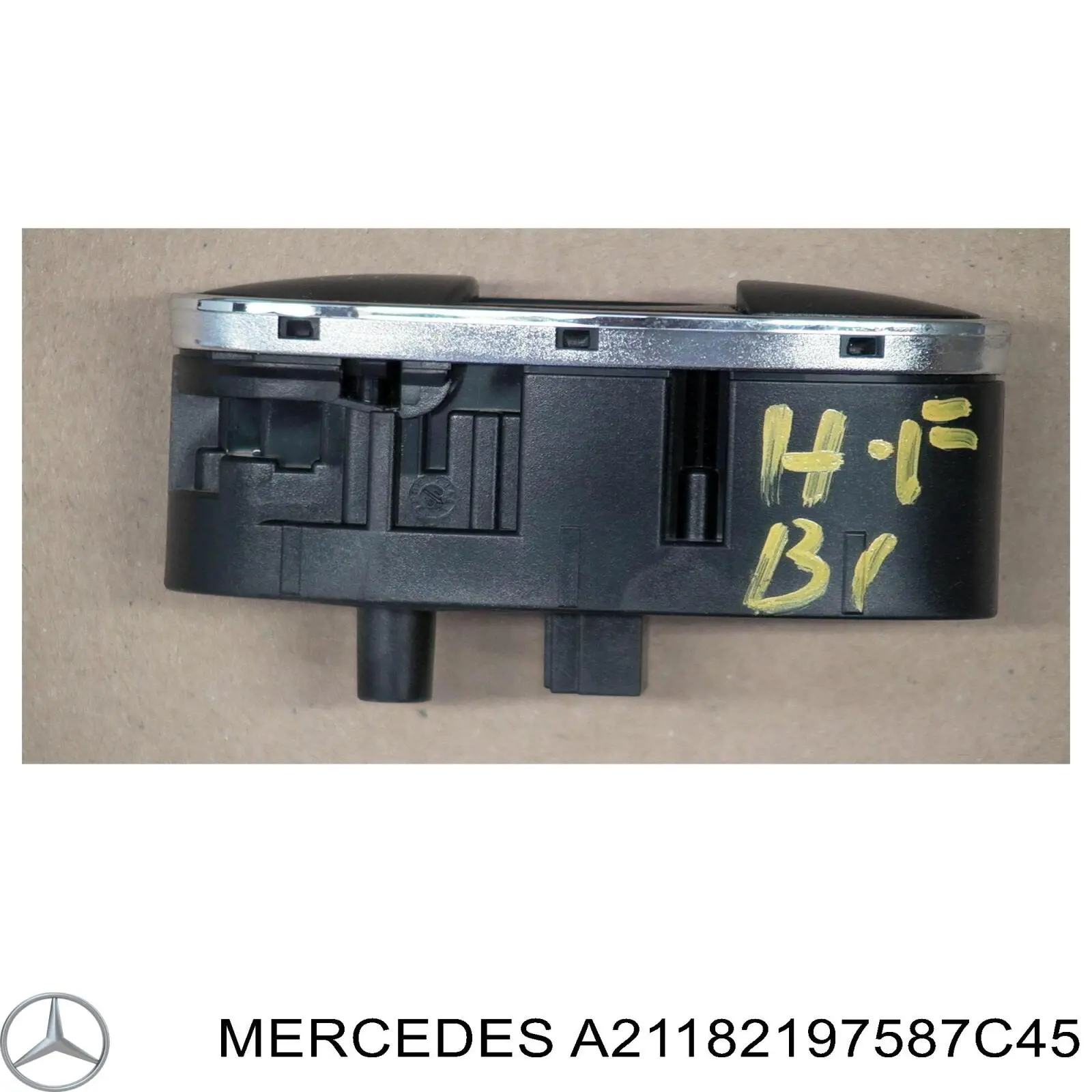 Кнопочный блок управления стеклоподъемником передний правый Mercedes A21182197587C45 цена, от 7.60 USD