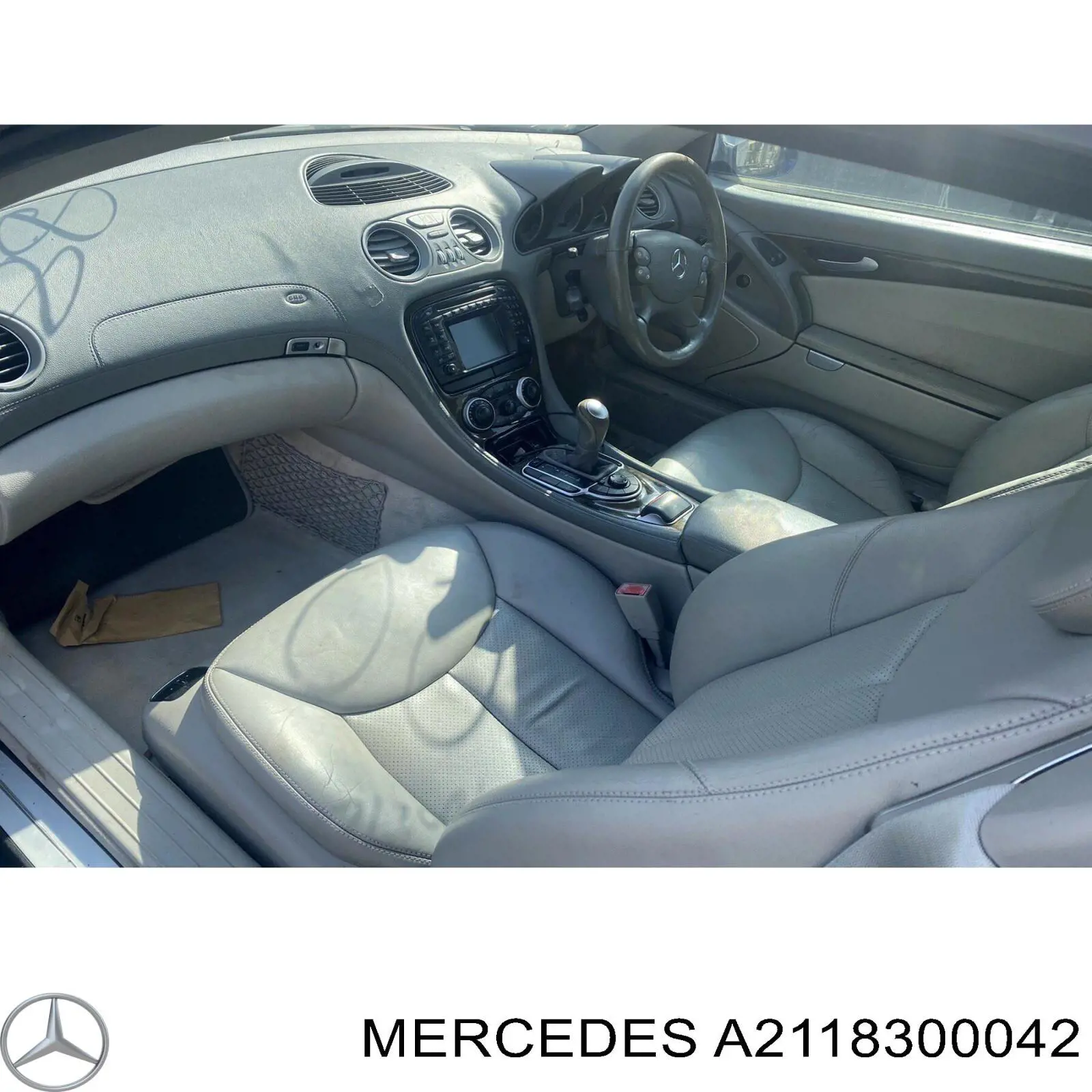 Купить A2118300042 Mercedes Лючок б/бака