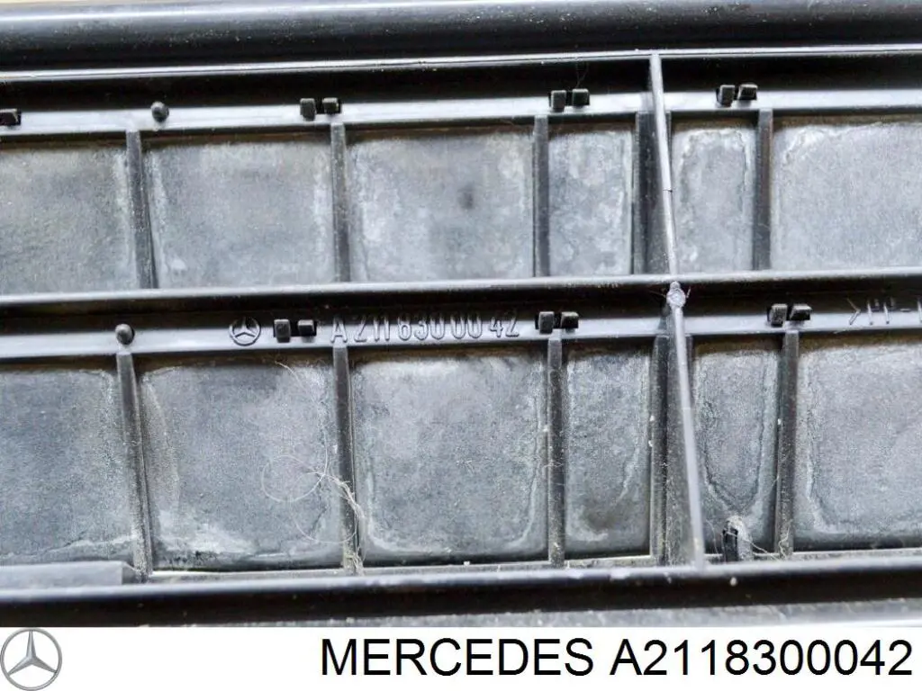 Лючок топливного бака Mercedes A2118300042