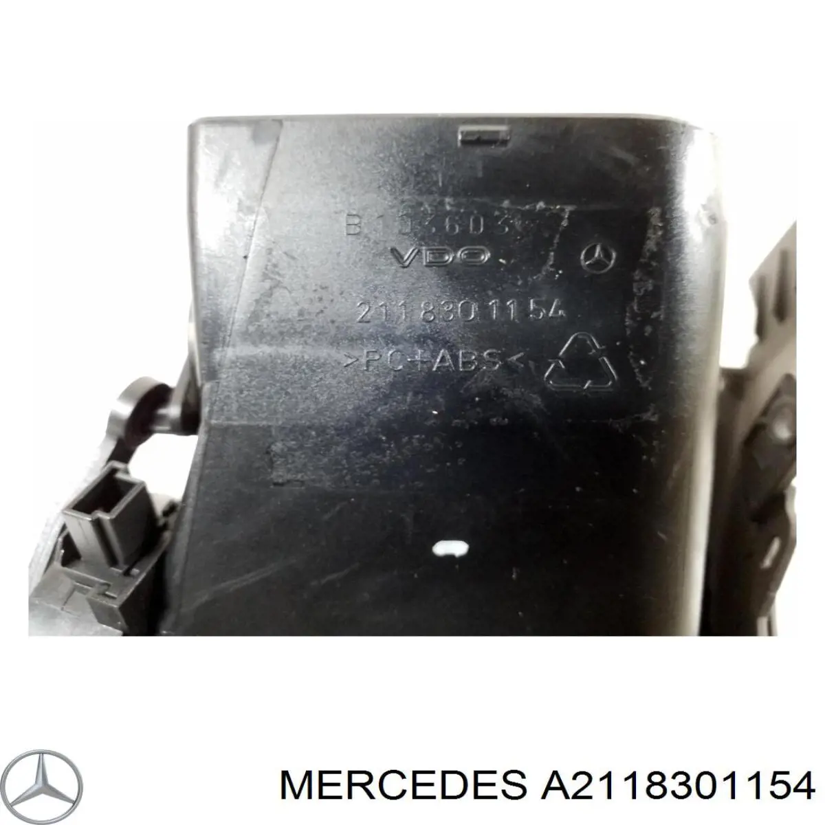 A2118301154 Mercedes Решетка воздуховода левая