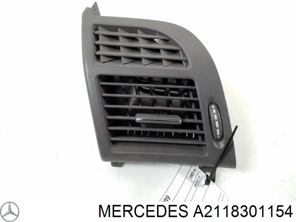 A2118301154 Mercedes решетка вентиляции салона на "торпедо" левая