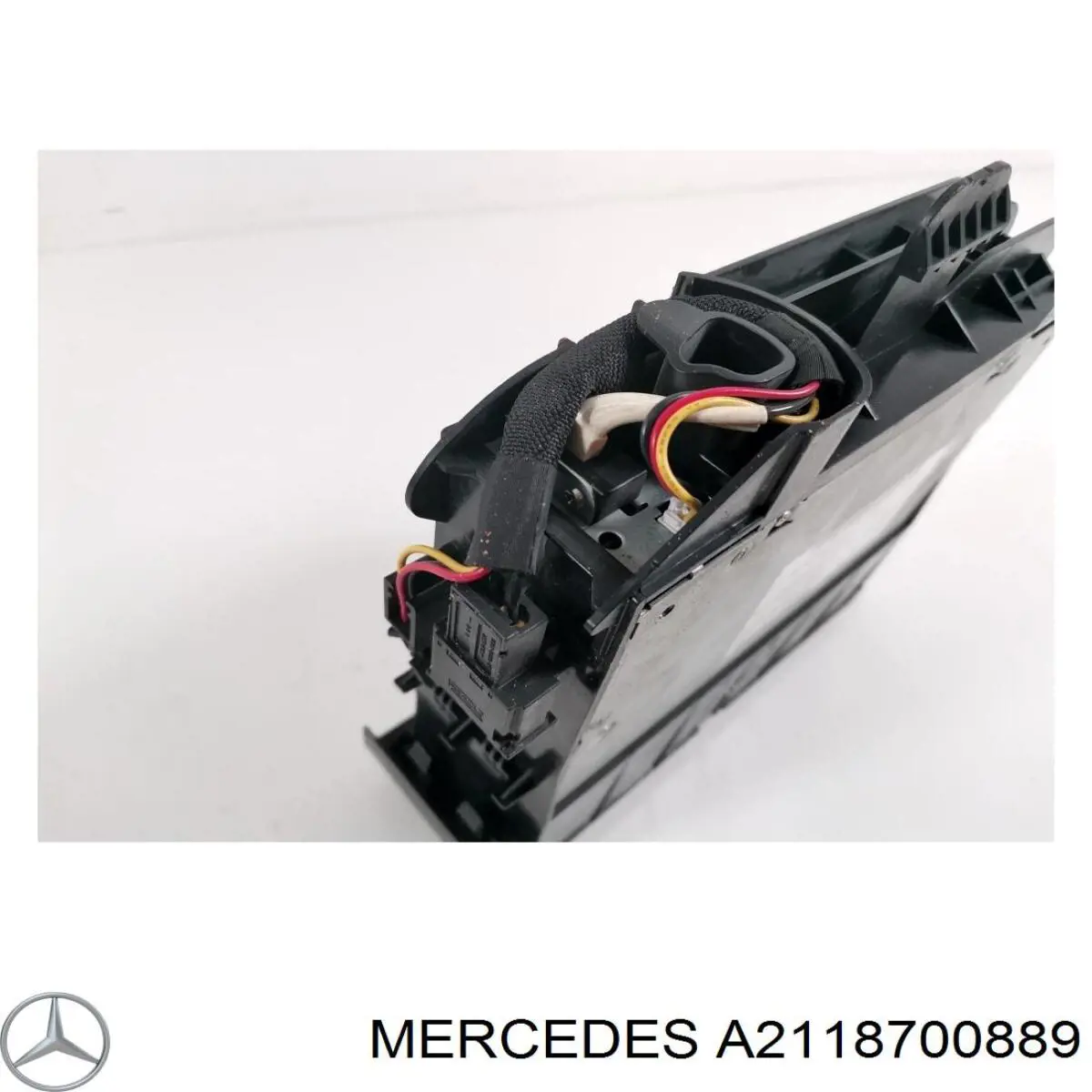 Купить A2118700889 Mercedes Заводская магнитола