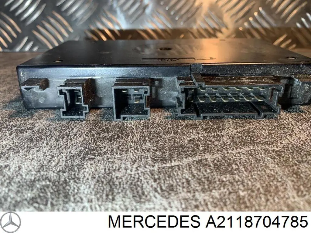 Сиденье переднее левое 2118704926 Mercedes