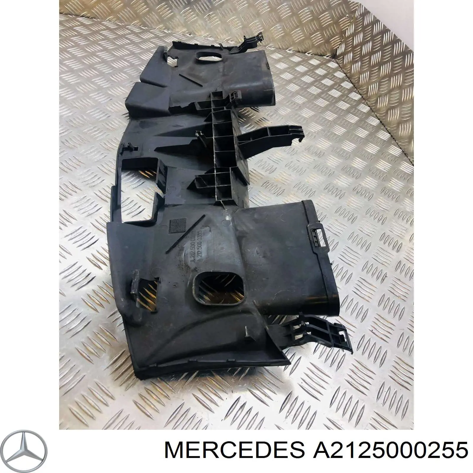 Накладка передней панели (суппорта радиатора) верхняя Mercedes A2125000255 цена, от 54.49 USD