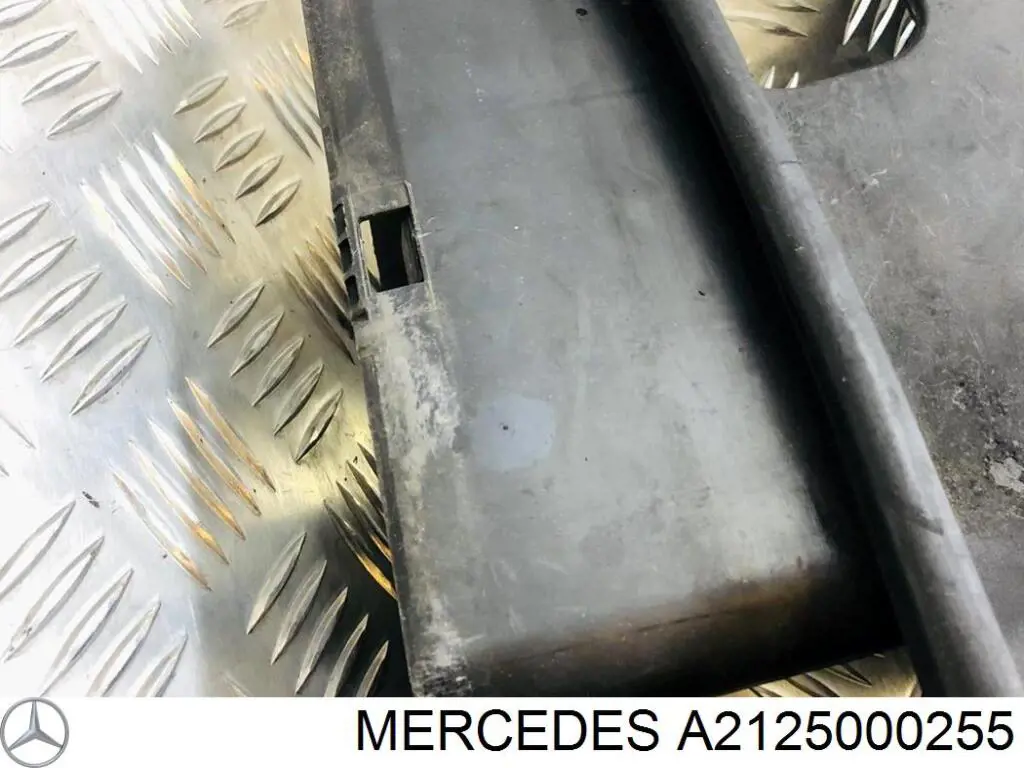 Купить A2125000255 Mercedes Накладка передней панели (суппорта радиатора) верхняя