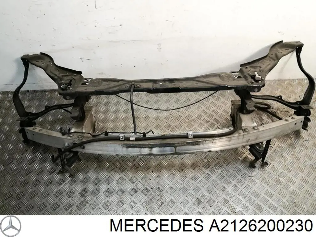 Усилитель переднего бампера 2126200230 Mercedes