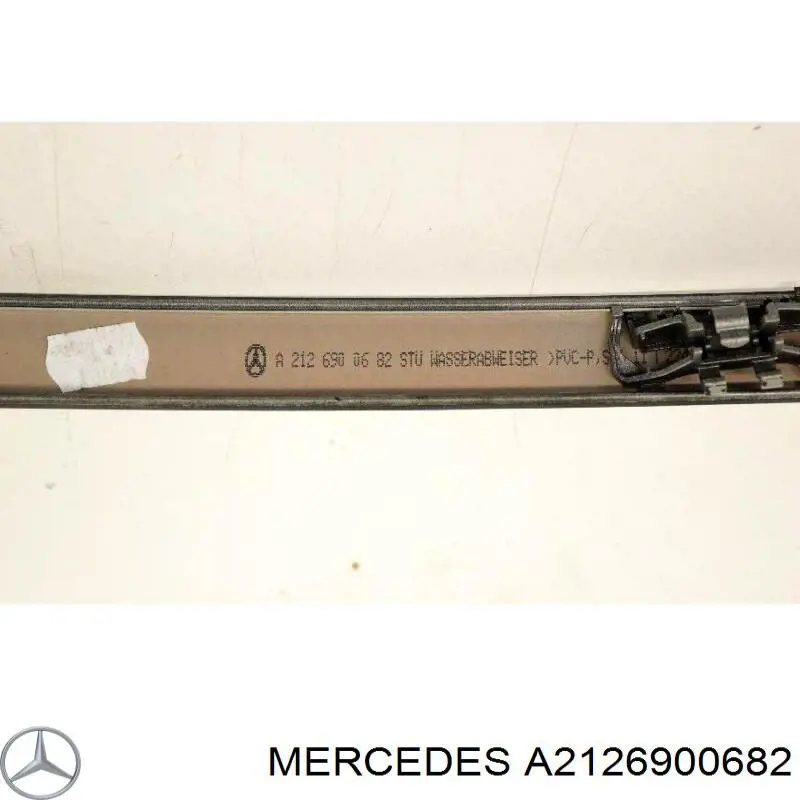 Молдинг крыши правый 2126900682 Mercedes