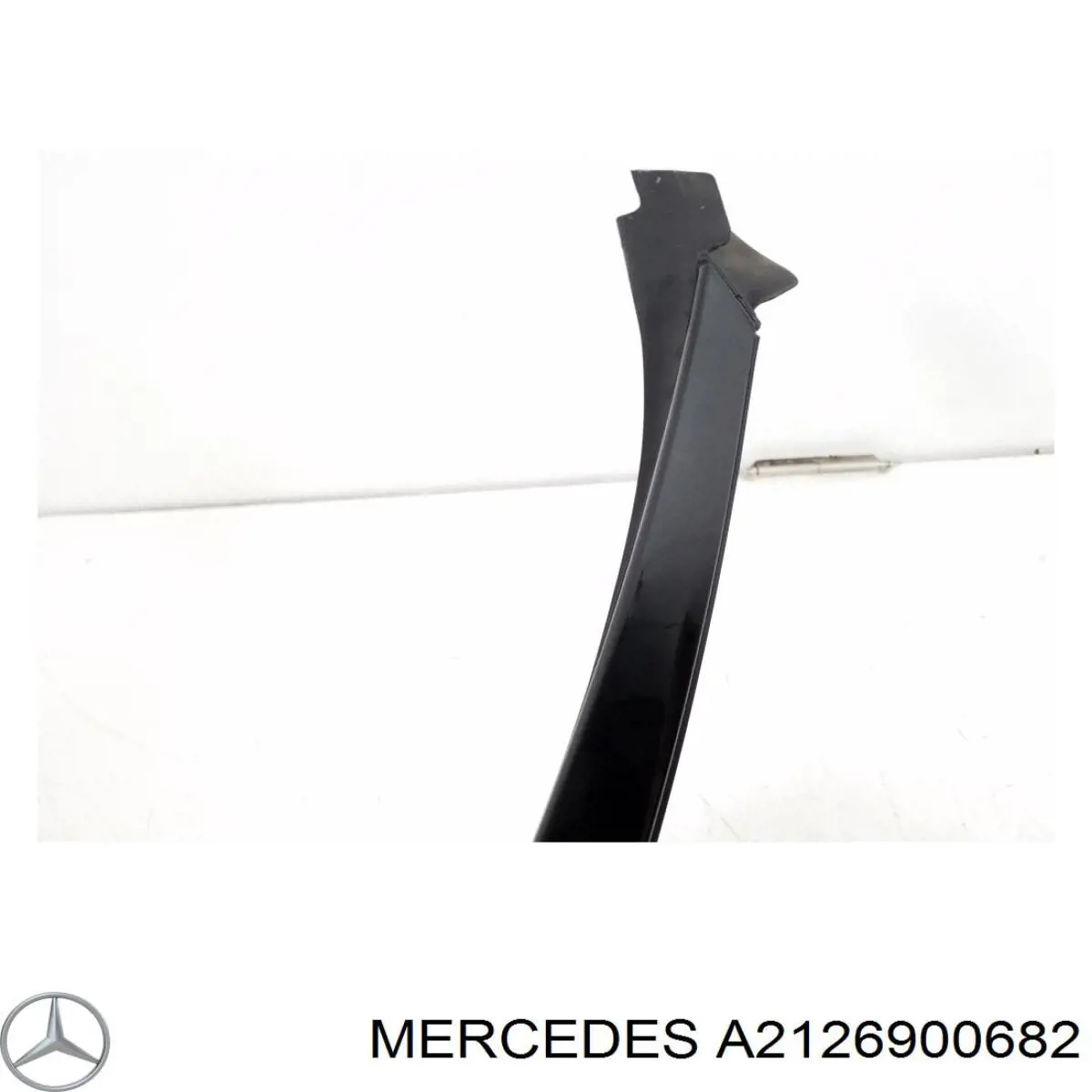 2126900682 Mercedes Накладка крыши правая