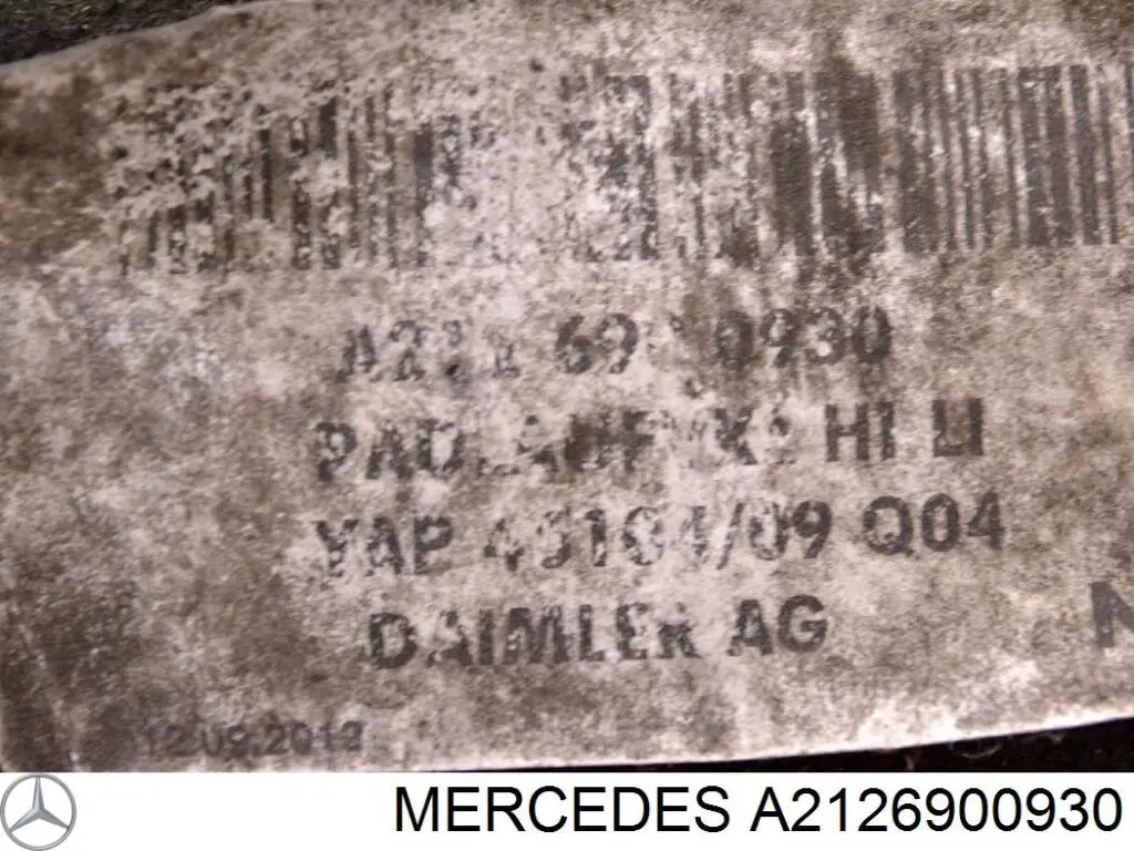 Подкрылок задний левый 2126900930 Mercedes