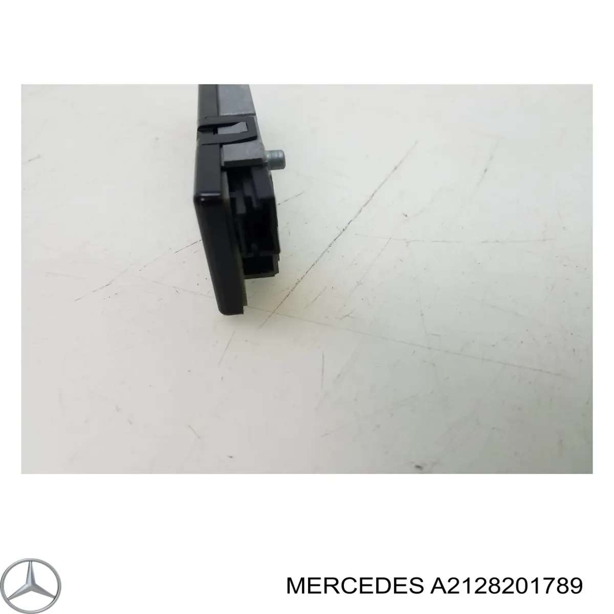 2128201789 Mercedes 