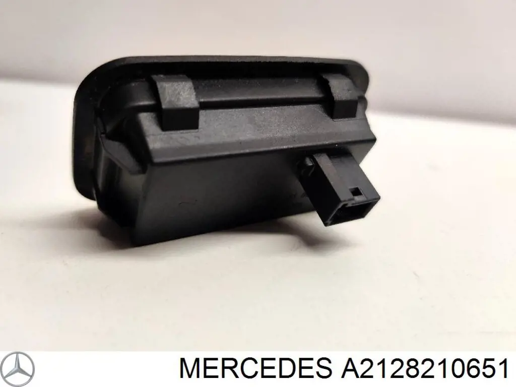 Купить 212821065164 Mercedes Кнопка привода замка задней 3/5 двери (ляды)