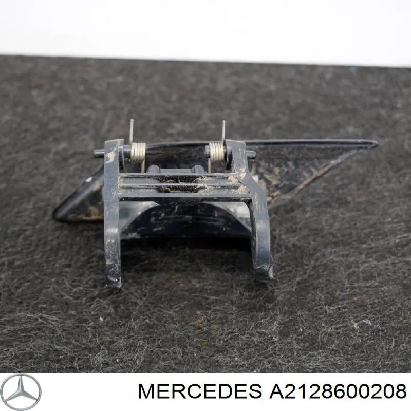 A2128600208 Mercedes накладка форсунки омывателя фары передней