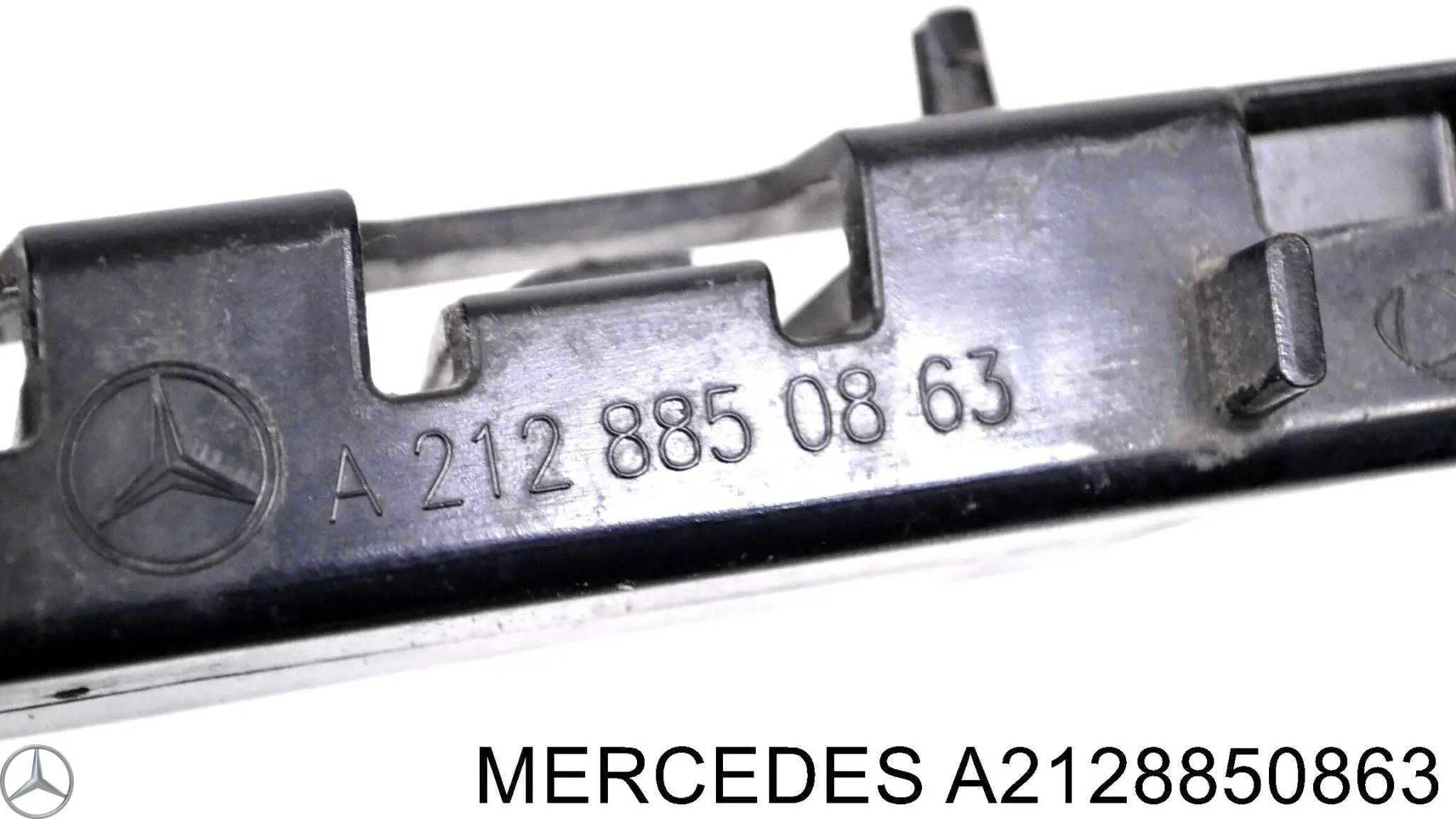 Направляющая заднего бампера правая Mercedes A2128850863 цена, от 22.80 USD
