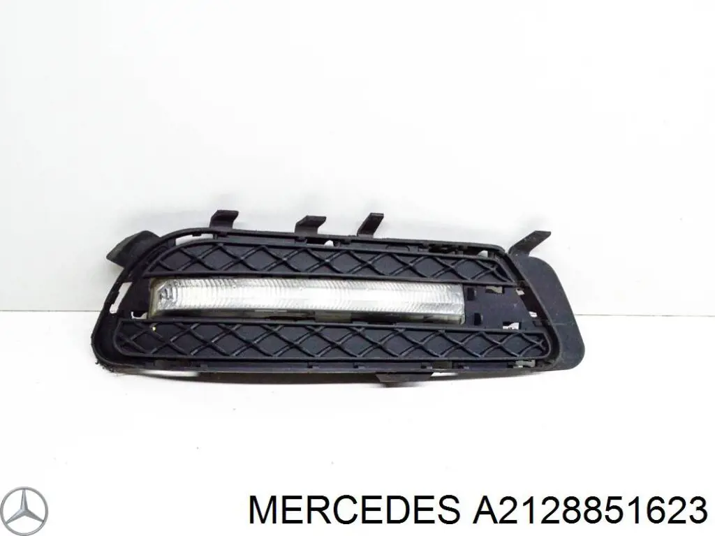 A2128851623 Mercedes заглушка (решетка противотуманных фар бампера переднего правая)