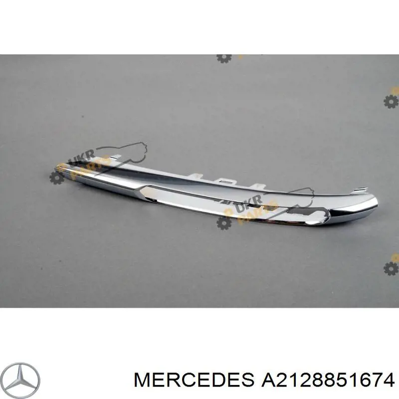 Ободок (окантовка) фары противотуманной правой A2128851674 Mercedes