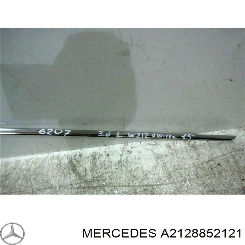 A2128852121 Mercedes moldura esquerda do pára-choque traseiro