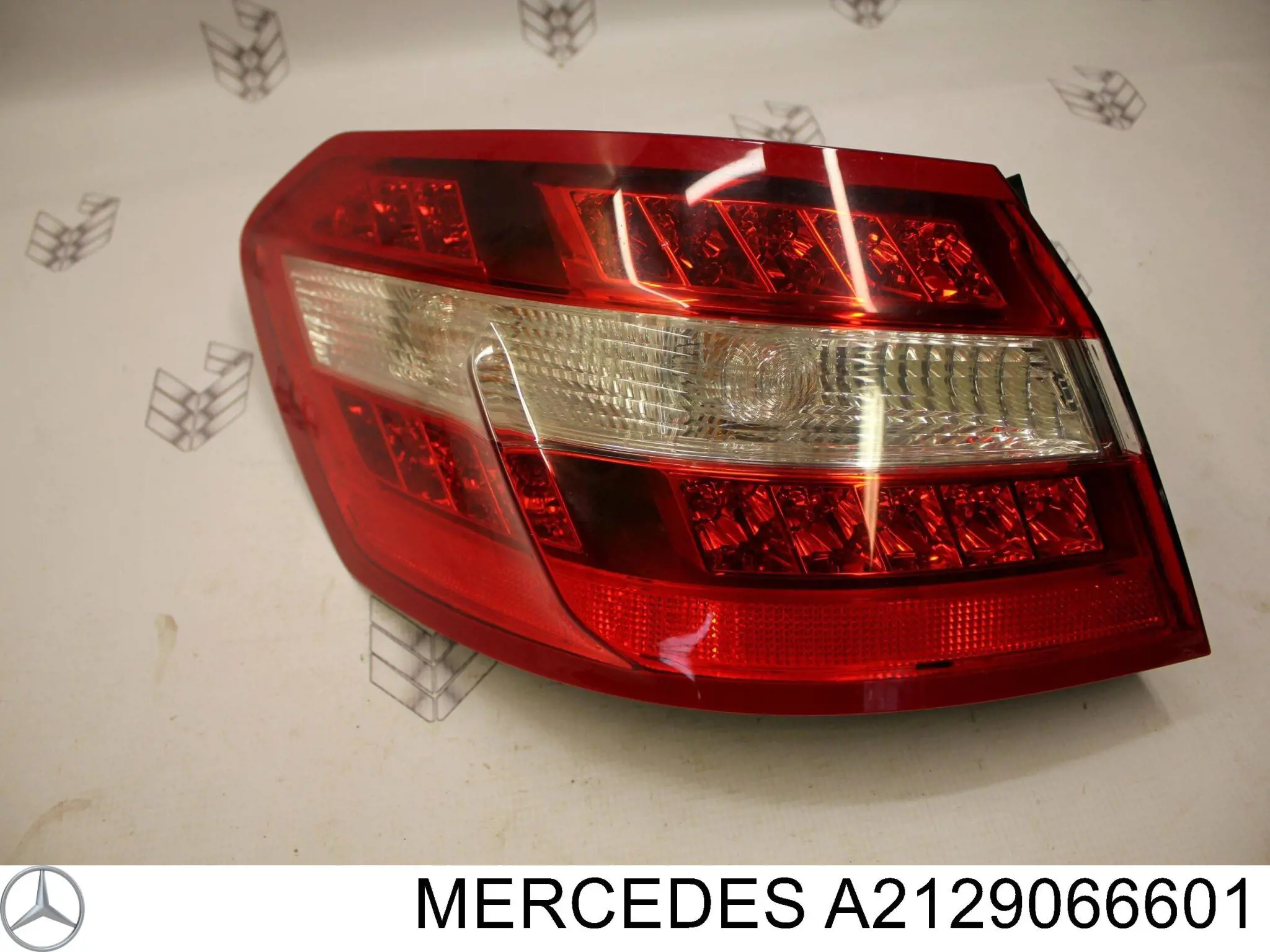 A2129066601 Mercedes фонарь задний левый внешний