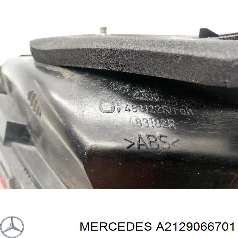 Фонарь задний правый внешний 2128200264 Mercedes