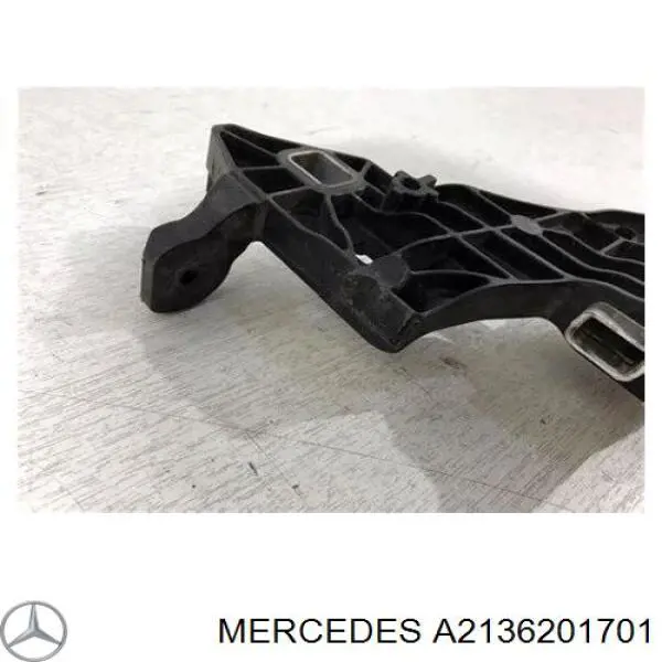 A2136201701 Mercedes suporte superior do radiador (painel de montagem de fixação das luzes)