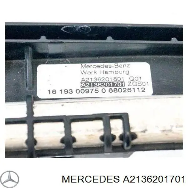 Рамка радиатора верхняя Mercedes A2136201701