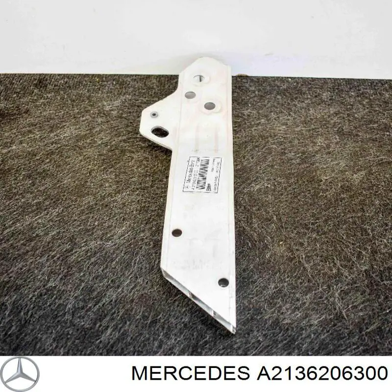 Рамка радиатора KSD451040 Mazda