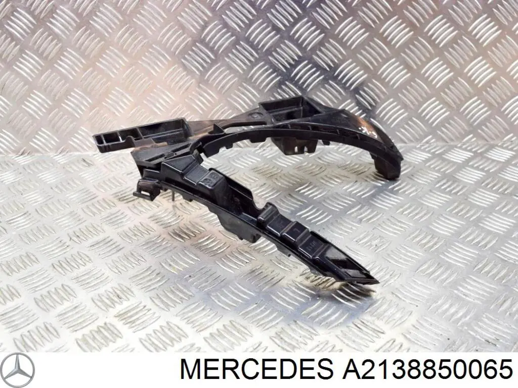 Крепление бамера левое Mercedes 2138850065 цена, от 14.64 USD