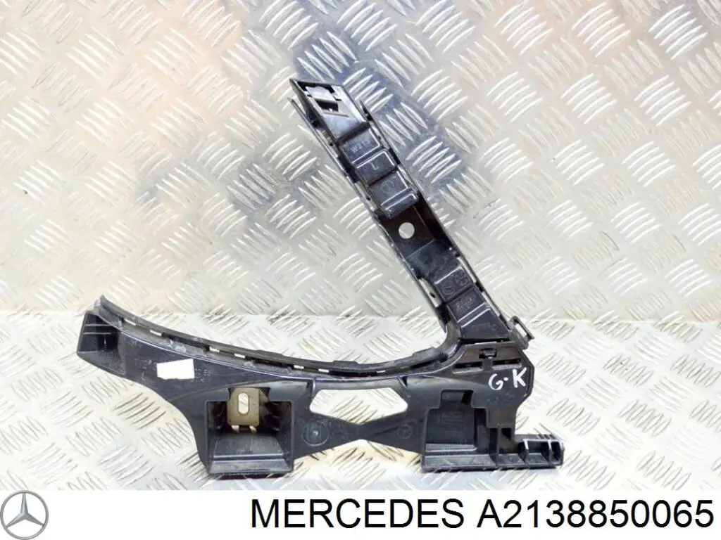 Купить 2138850065 Mercedes Левый кронштейн крепления бампера заднего