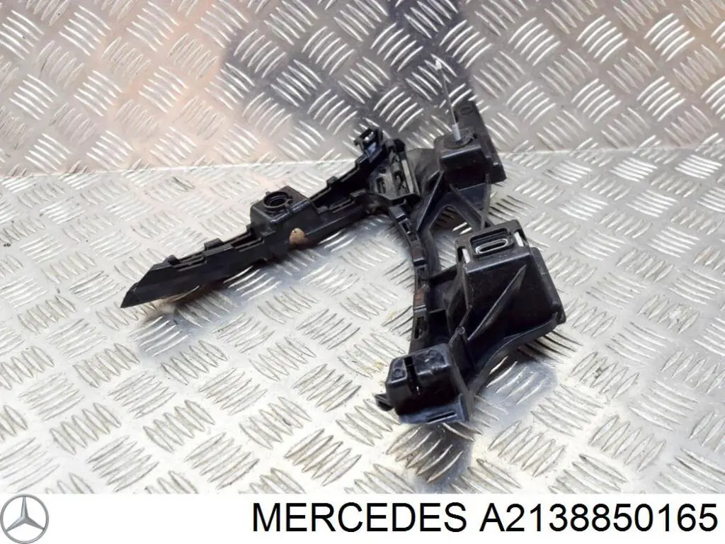 Кронштейн бампера заднего правый 2138850165 Mercedes