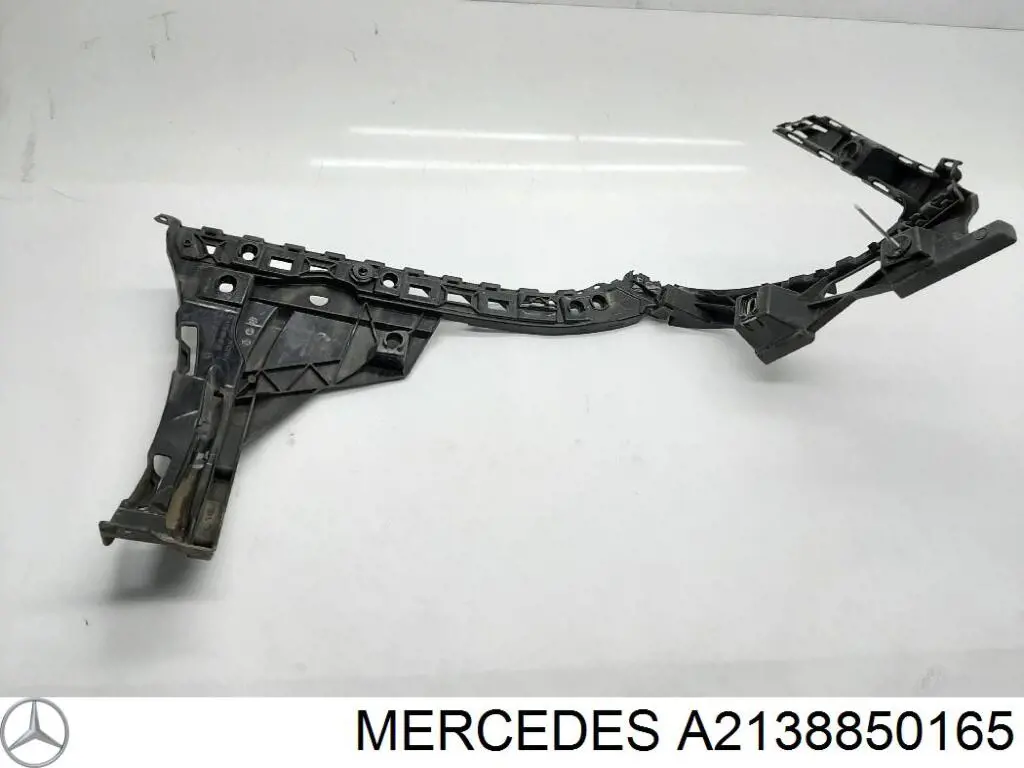 Правый кронштейн заднего бампера Mercedes 2138850165