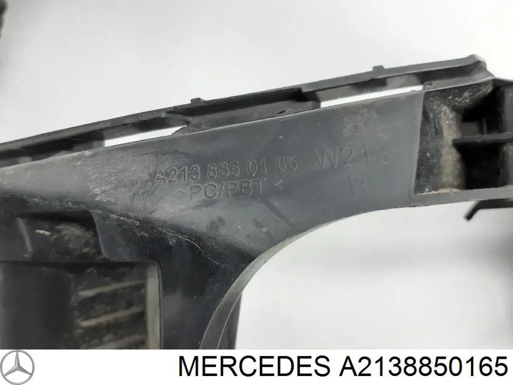 2138850165 Mercedes Правое крепление заднего бампера