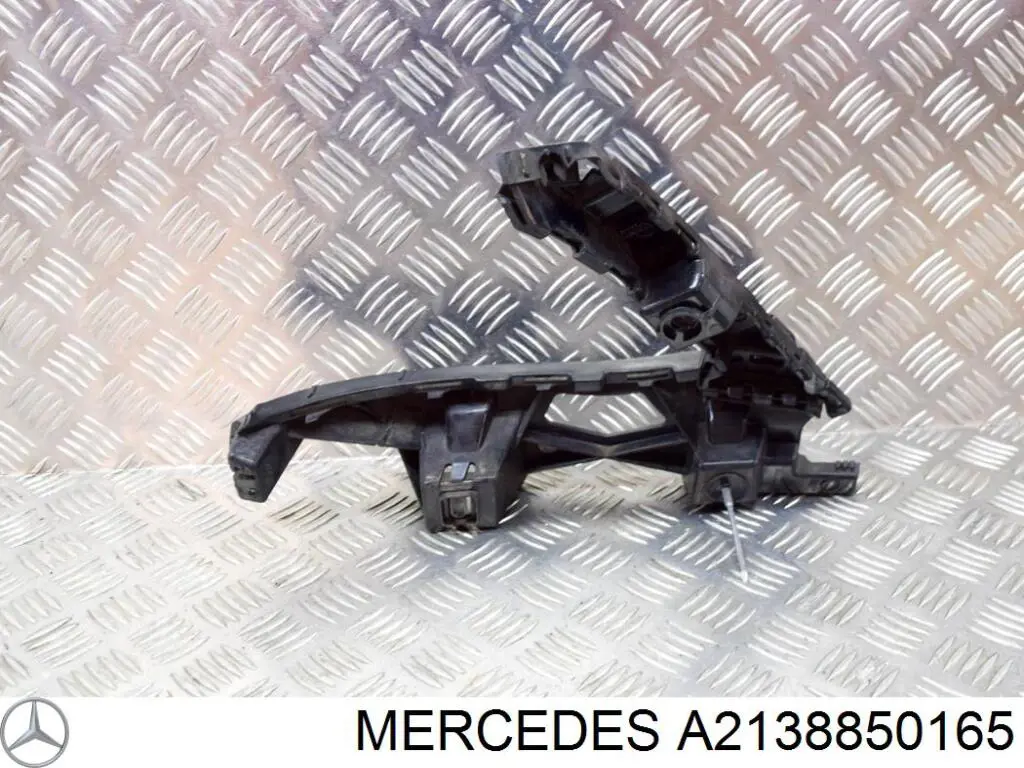 Крепление бамера правое Mercedes 2138850165 цена, от 14.09 USD