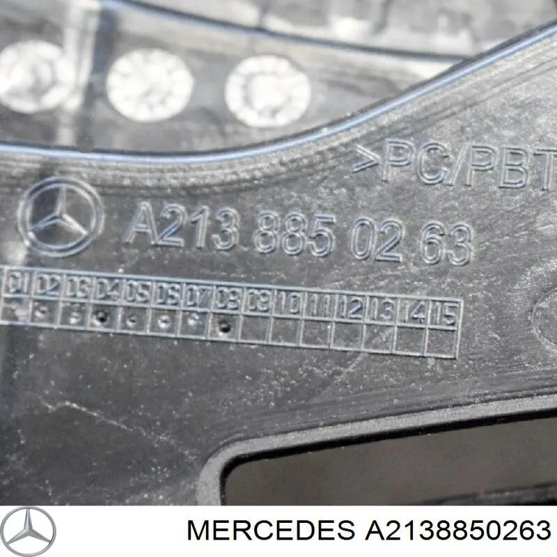 Направляющая заднего бампера, правая Mercedes 2138850263
