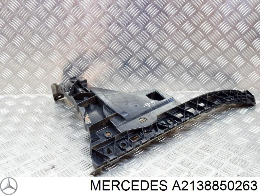 Купить 2138850263 Mercedes Направляющая заднего бампера правая