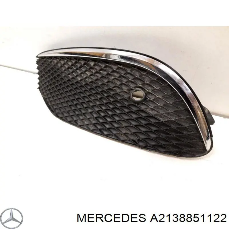 Заглушка (решетка) противотуманных фар бампера переднего левая A2138851122 Mercedes