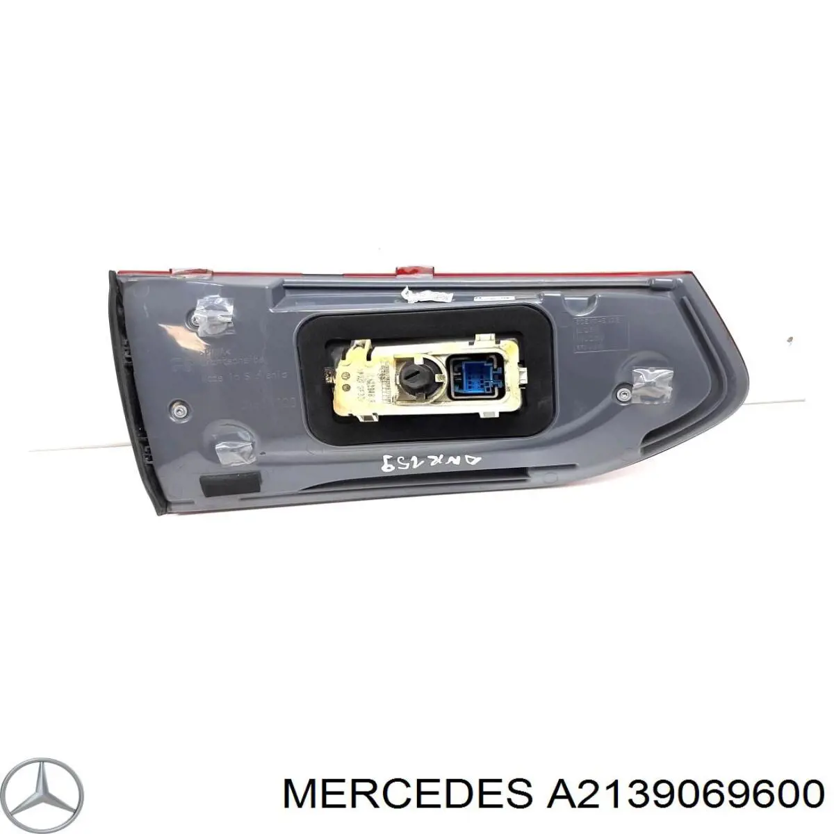 Фонарь задний правый, внутренний Mercedes A2139069600 цена, от 171.11 USD