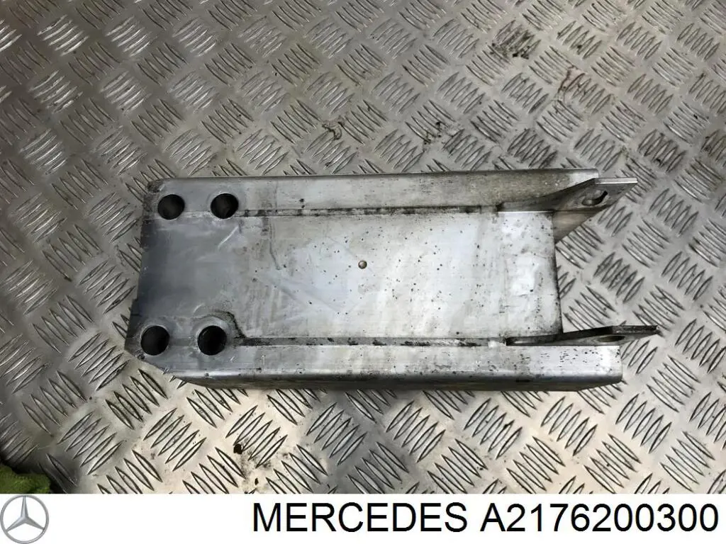 A2176200300 Mercedes Кронштейн усилителя переднего бампера